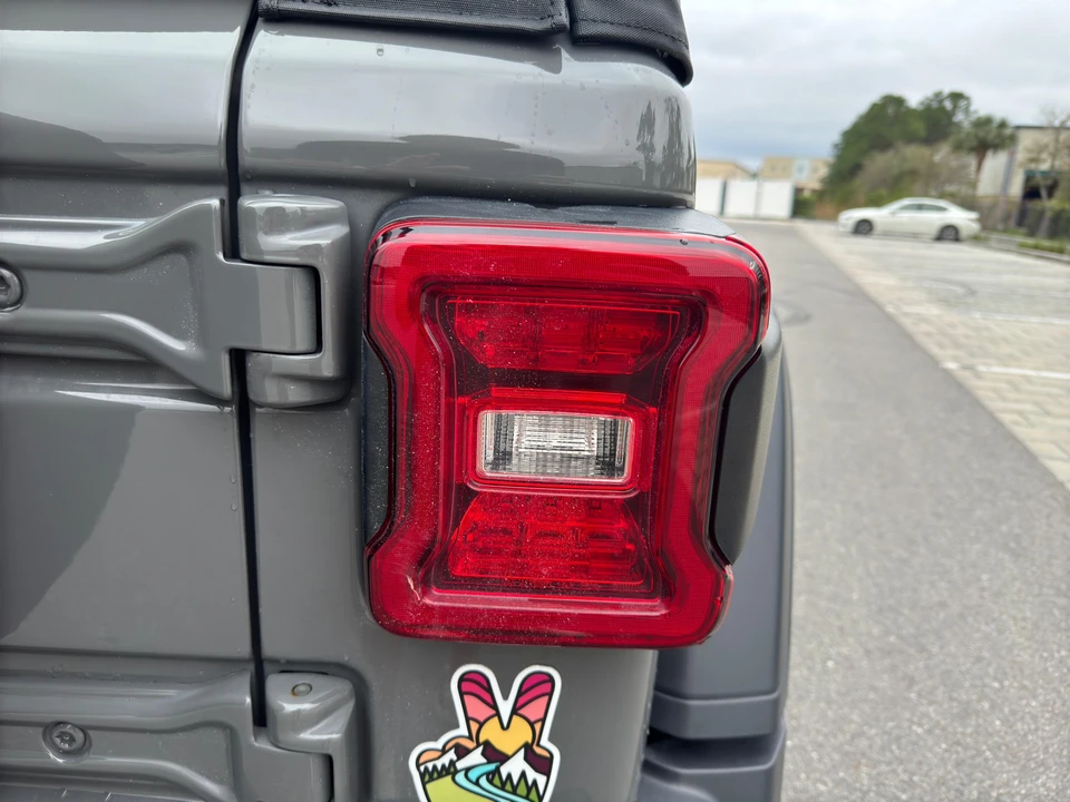 2020 Jeep JL Wrangler - Image 25 of 31