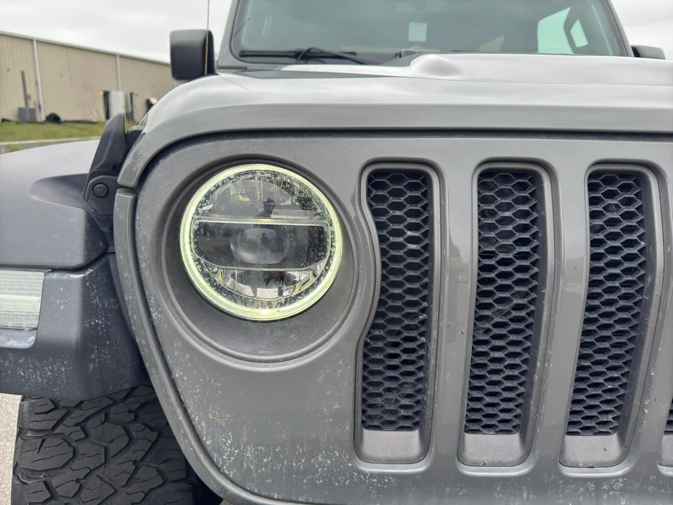 2020 Jeep JL Wrangler - Image 17 of 31