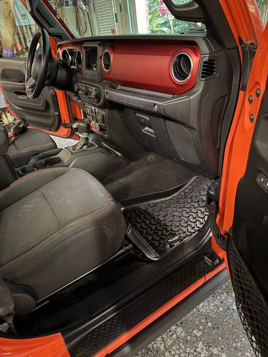 2020 Jeep JL Wrangler - Image 14 of 15