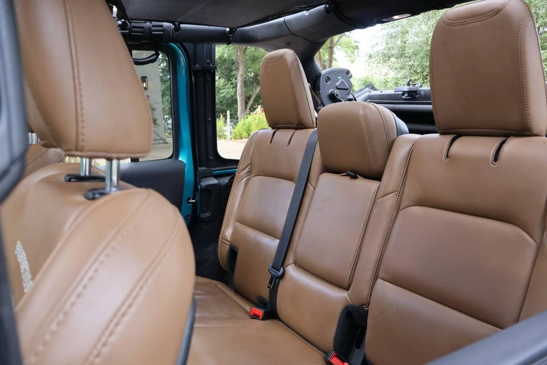 2020 Jeep JL Wrangler - Image 18 of 19