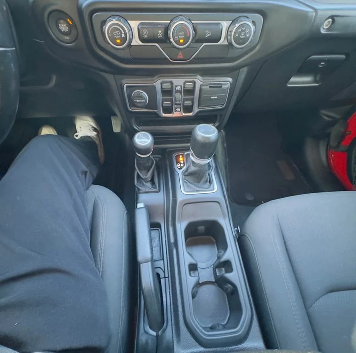 2020 Jeep JL Wrangler - Image 18 of 19
