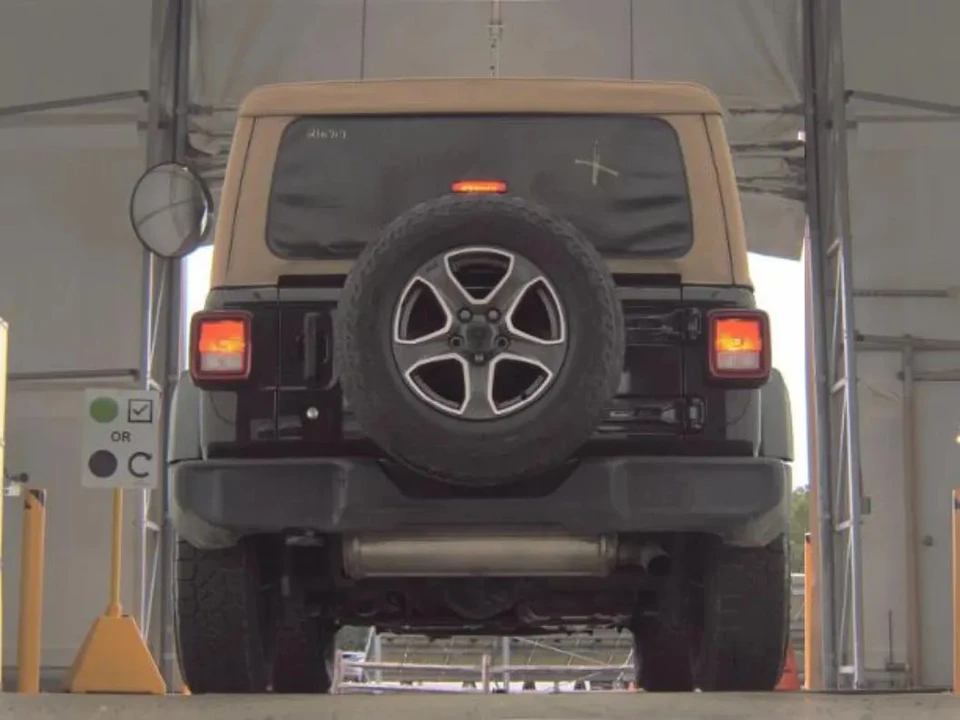 2020 Jeep JL Wrangler - Image 7 of 24