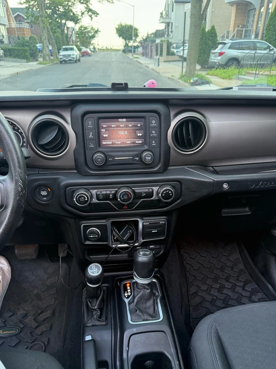 2020 Jeep JL Wrangler - Image 27 of 30