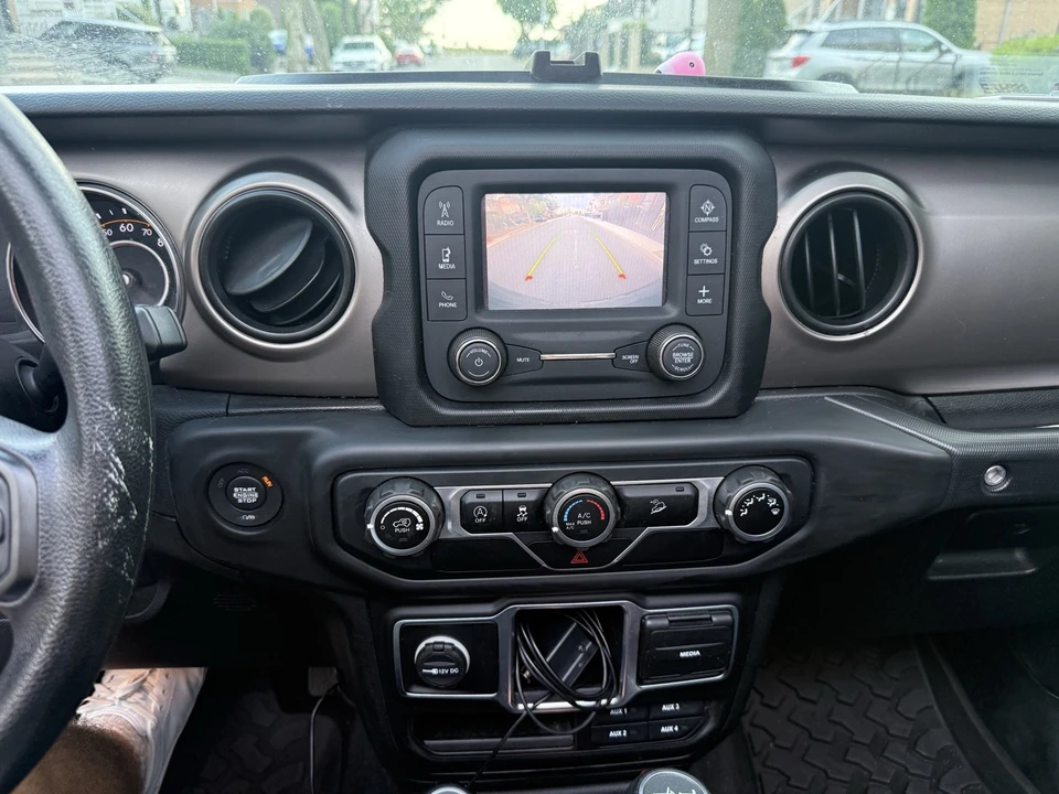2020 Jeep JL Wrangler - Image 29 of 30