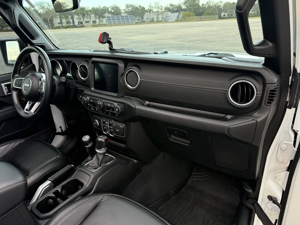 2020 Jeep JL Wrangler - Image 17 of 21