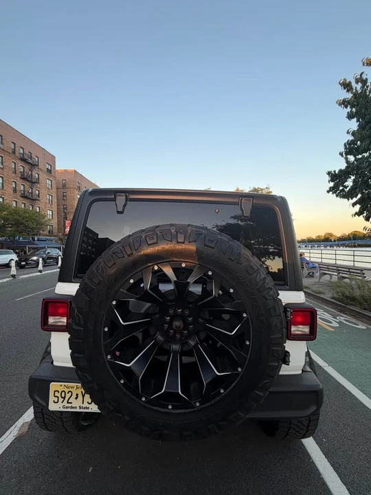 2020 Jeep JL Wrangler - Image 8 of 11