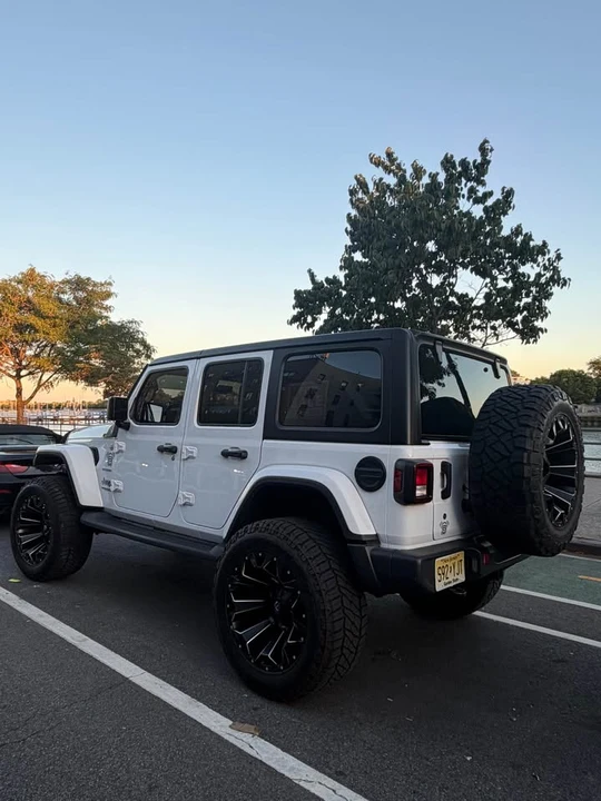 2020 Jeep JL Wrangler - Image 5 of 11