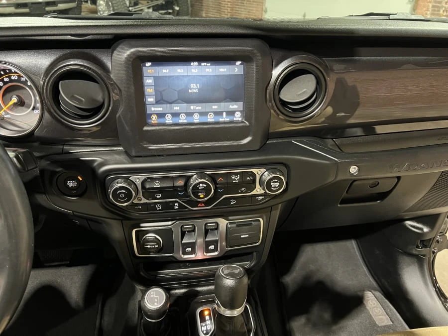 2020 Jeep JL Wrangler - Image 24 of 28