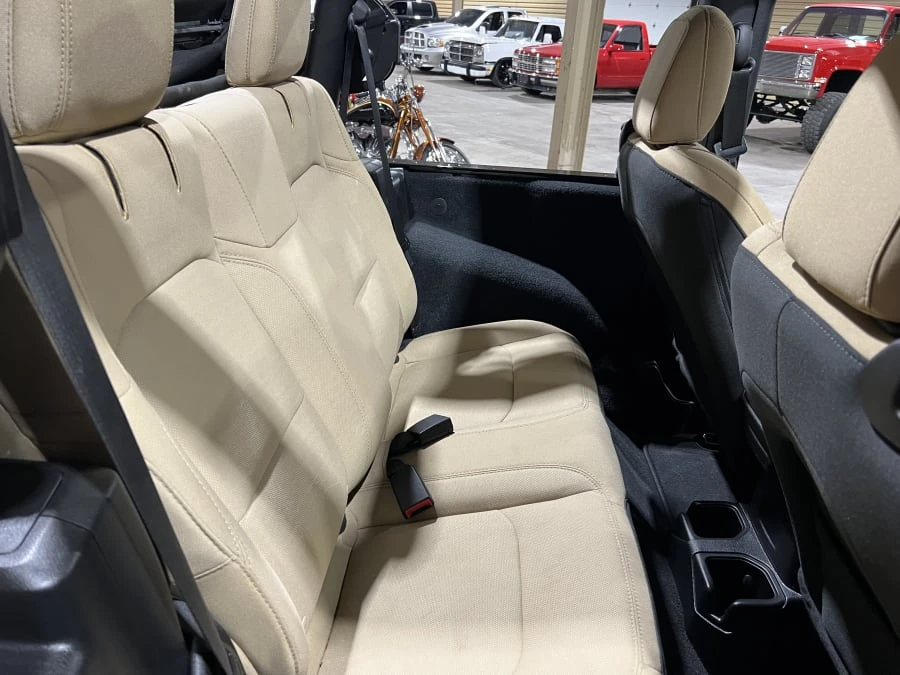 2020 Jeep JL Wrangler - Image 25 of 28