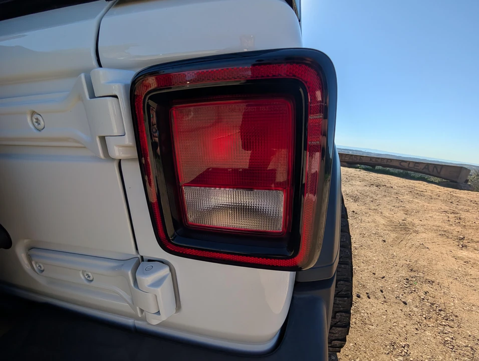 2020 Jeep JL Wrangler - Image 30 of 31