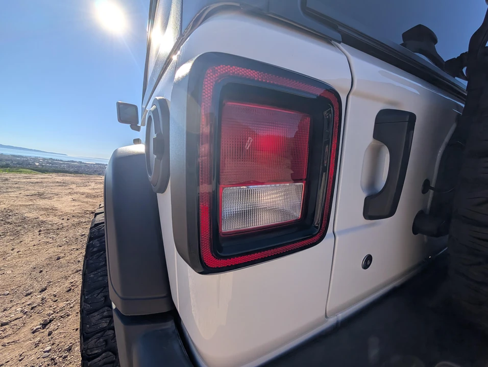 2020 Jeep JL Wrangler - Image 28 of 31
