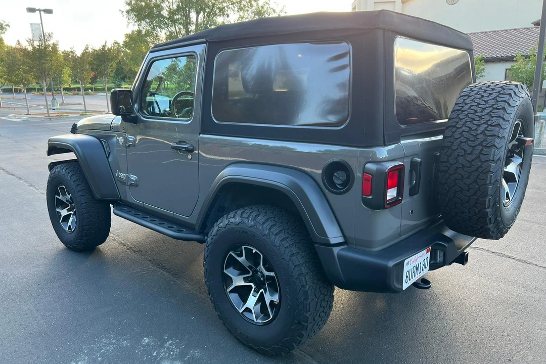2020 Jeep JL Wrangler - Image 4 of 31