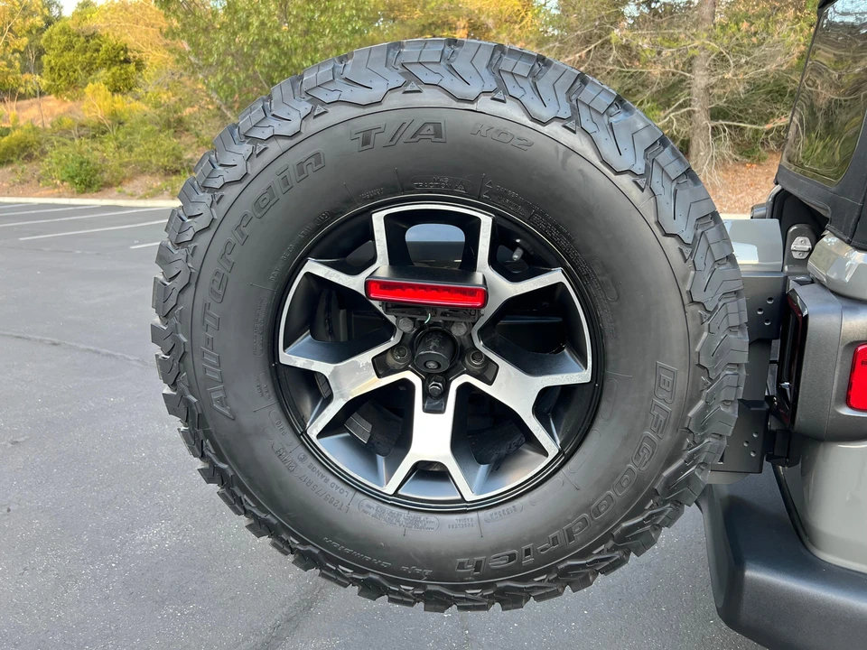 2020 Jeep JL Wrangler - Image 23 of 31