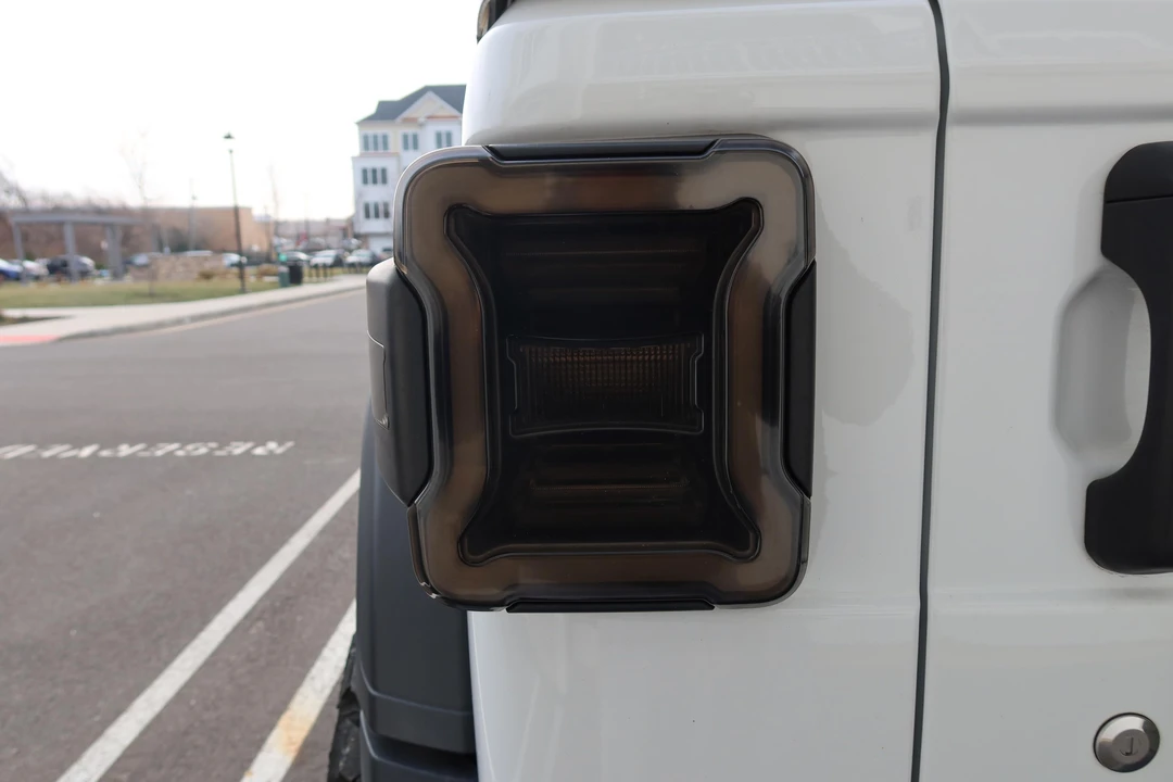 2020 Jeep JL Wrangler - Image 12 of 31