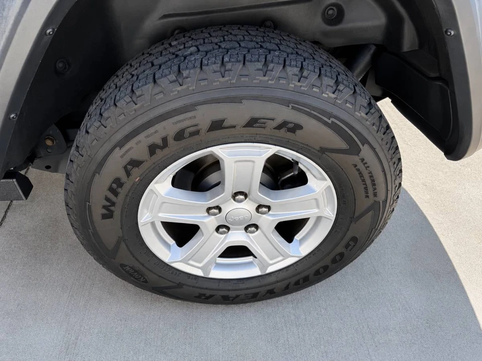2020 Jeep Wrangler - Image 17 of 18