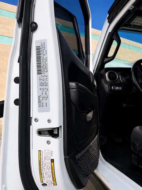 2020 Jeep Wrangler - Image 15 of 18