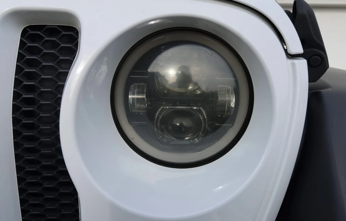 2020 Jeep JL Wrangler - Image 10 of 31