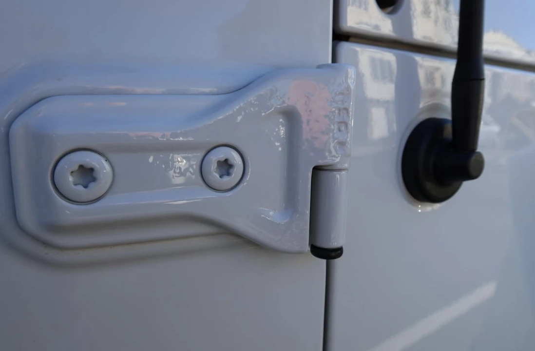 2020 Jeep JL Wrangler - Image 19 of 31