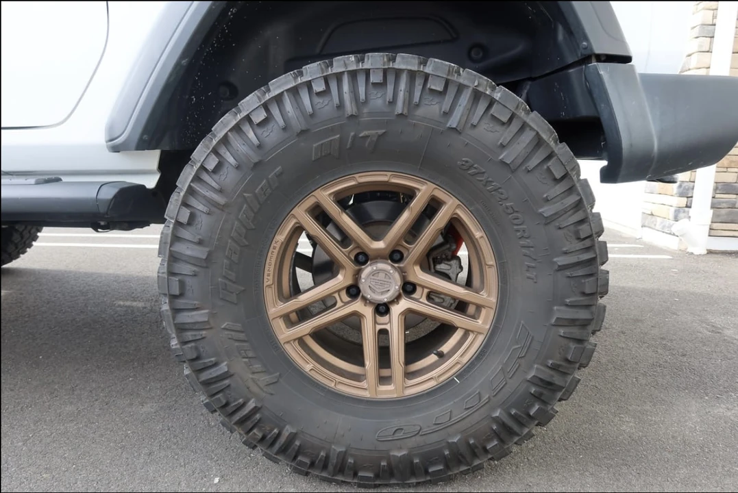 2020 Jeep JL Wrangler - Image 23 of 31