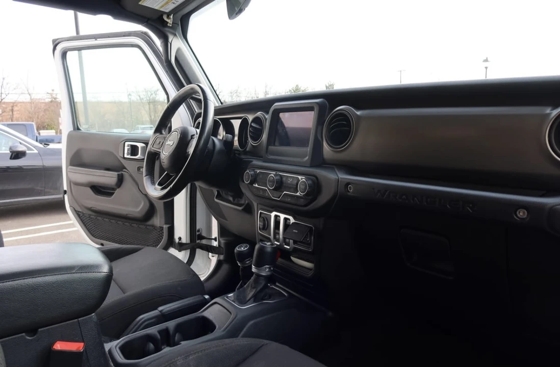 2020 Jeep JL Wrangler - Image 29 of 31