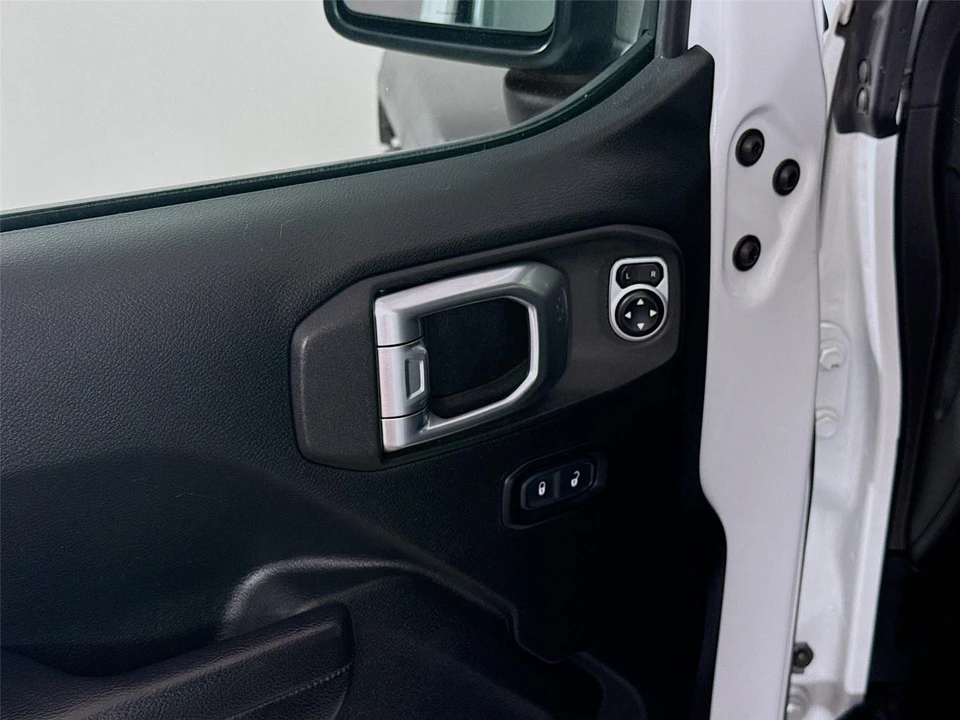 2020 Jeep JL Wrangler - Image 17 of 21