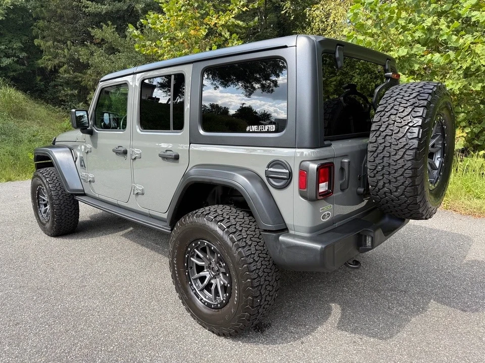 2020 Jeep JL Wrangler - Image 8 of 21