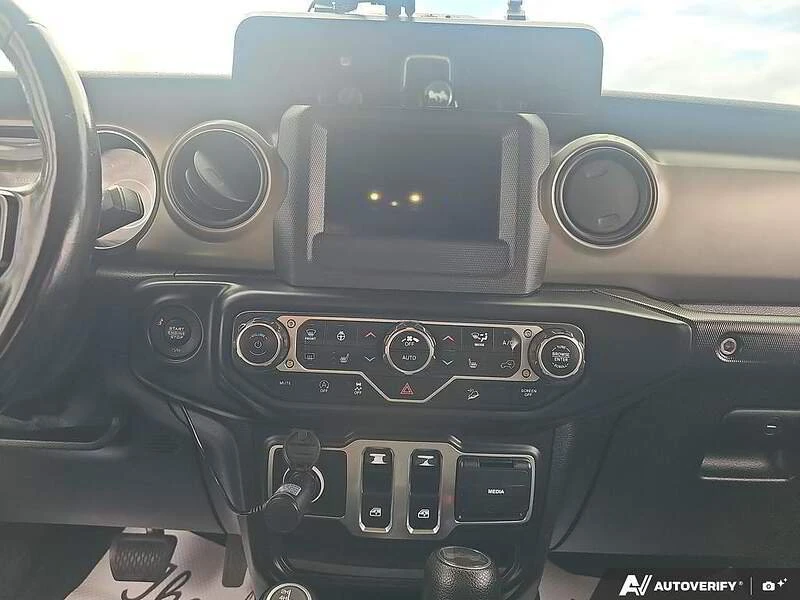 2020 Jeep JL Wrangler - Image 14 of 15