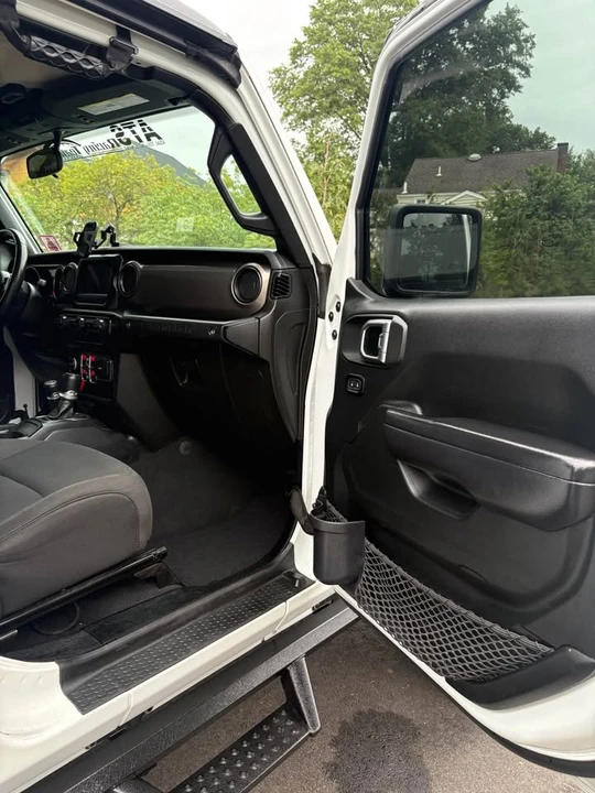2020 Jeep JL Wrangler - Image 17 of 20