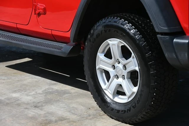 2020 Jeep JL Wrangler - Image 8 of 18