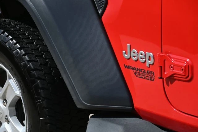 2020 Jeep JL Wrangler - Image 9 of 18