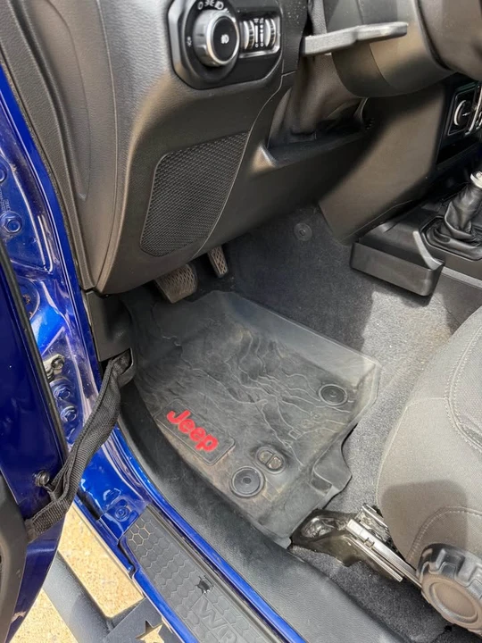 2020 Jeep JL Wrangler - Image 17 of 18