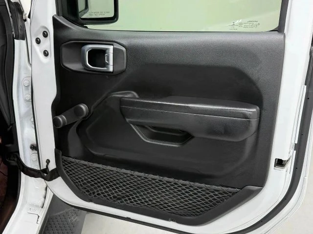 2020 Jeep JL Wrangler - Image 17 of 31