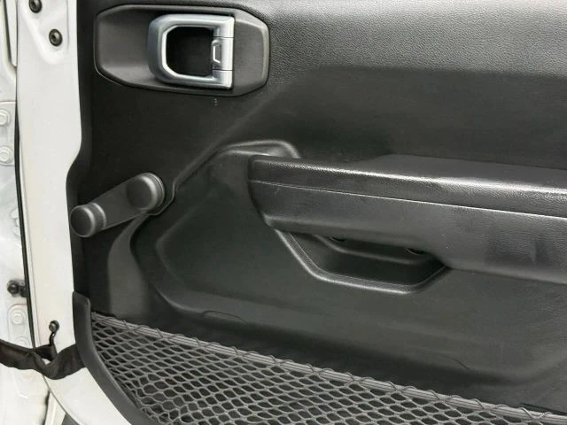 2020 Jeep JL Wrangler - Image 18 of 31