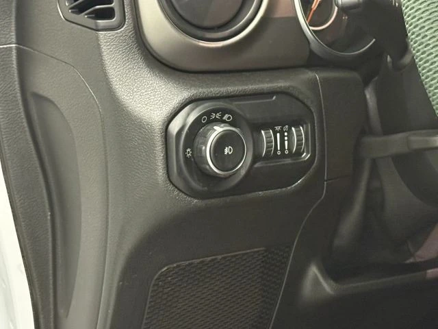 2020 Jeep - Image 28 of 31