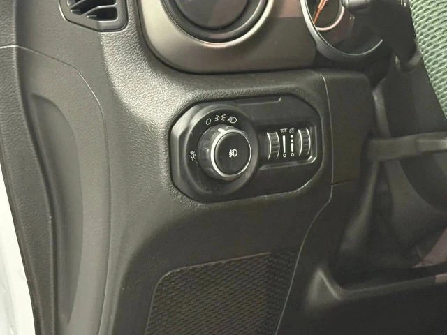 2020 Jeep JL Wrangler - Image 28 of 31