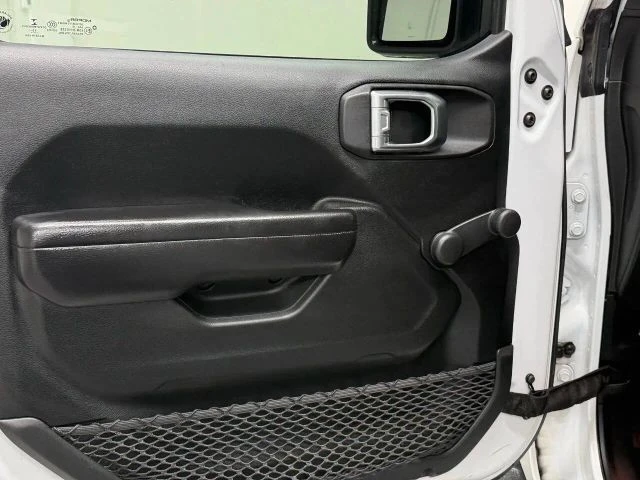 2020 Jeep JL Wrangler - Image 16 of 31