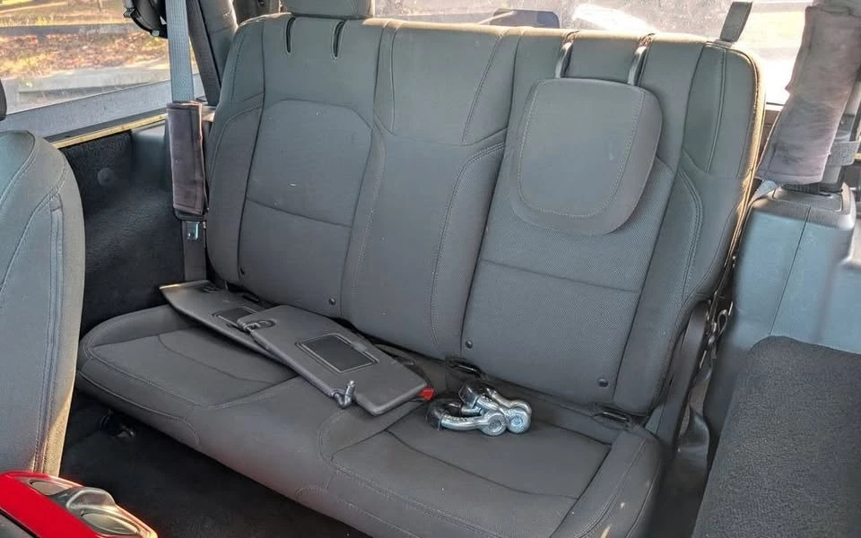 2020 Jeep JL Wrangler - Image 7 of 17