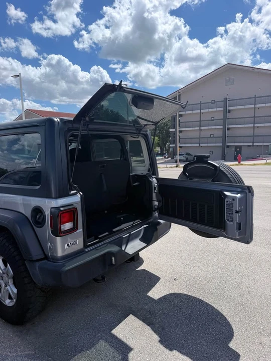2020 Jeep JL Wrangler - Image 13 of 14