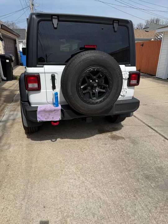 2020 Jeep JL Wrangler - Image 8 of 11