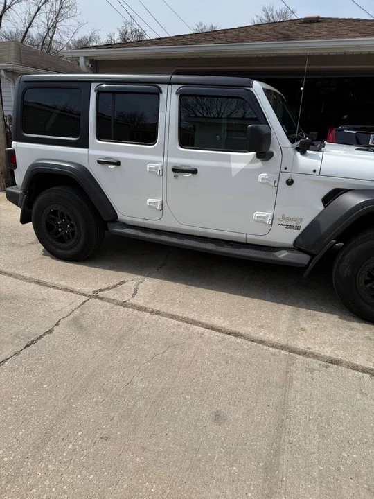 2020 Jeep JL Wrangler - Image 5 of 11