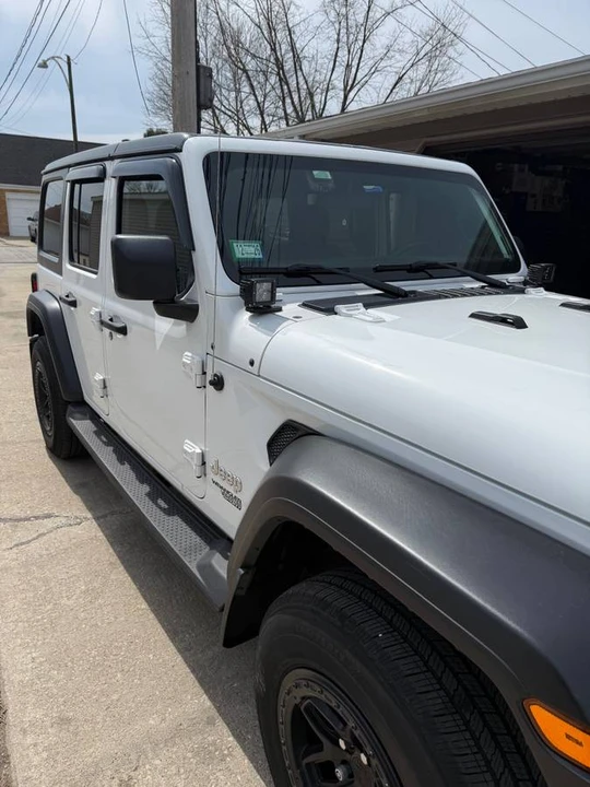 2020 Jeep JL Wrangler - Image 10 of 11