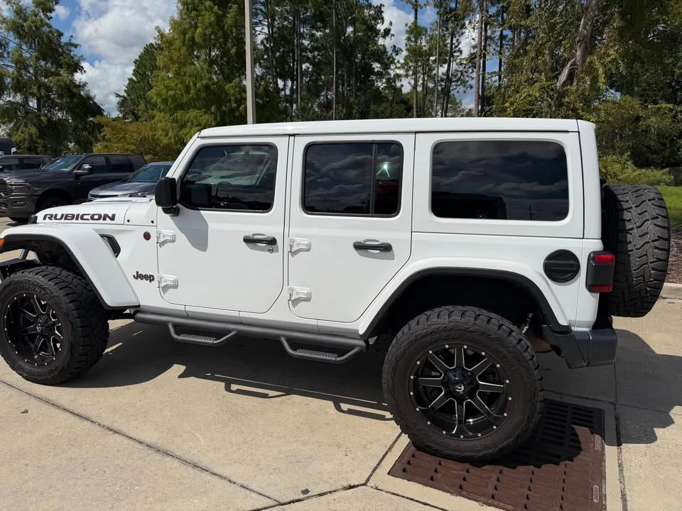 2020 Jeep JL Wrangler - Image 2 of 9