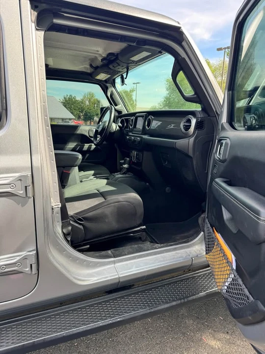2020 Jeep JL Wrangler - Image 6 of 11