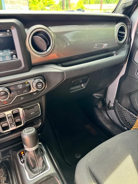 2020 Jeep JL Wrangler - Image 10 of 11