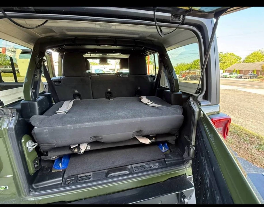 2020 Jeep JL Wrangler - Image 7 of 11