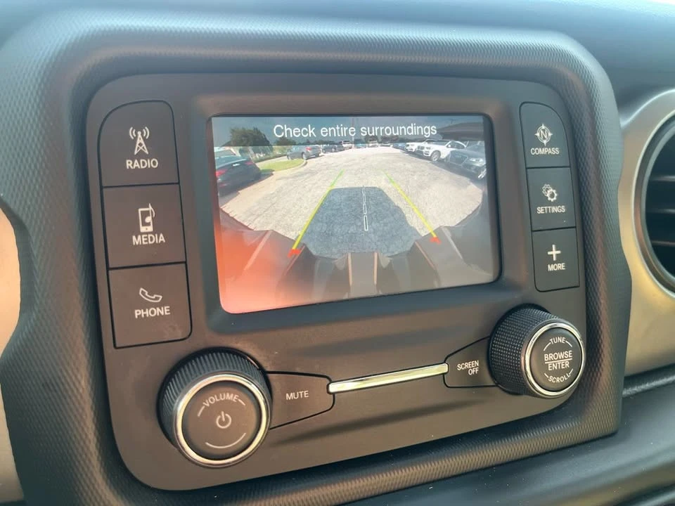 2020 Jeep JL Wrangler - Image 19 of 20