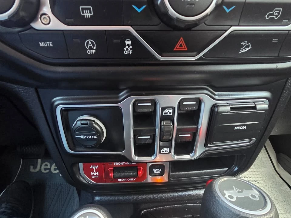 2020 Jeep JL Wrangler - Image 17 of 18