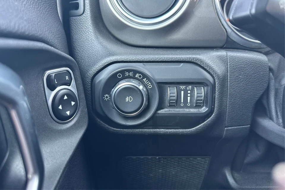 2020 Jeep JL Wrangler - Image 16 of 20