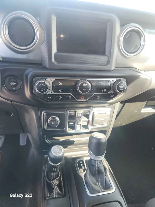 2020 Jeep JL Wrangler - Image 9 of 12