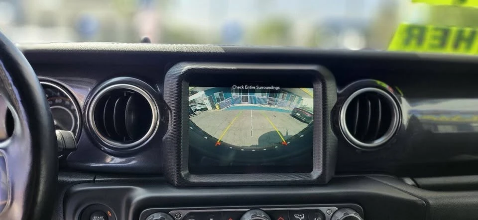 2020 Jeep JL Wrangler - Image 15 of 15